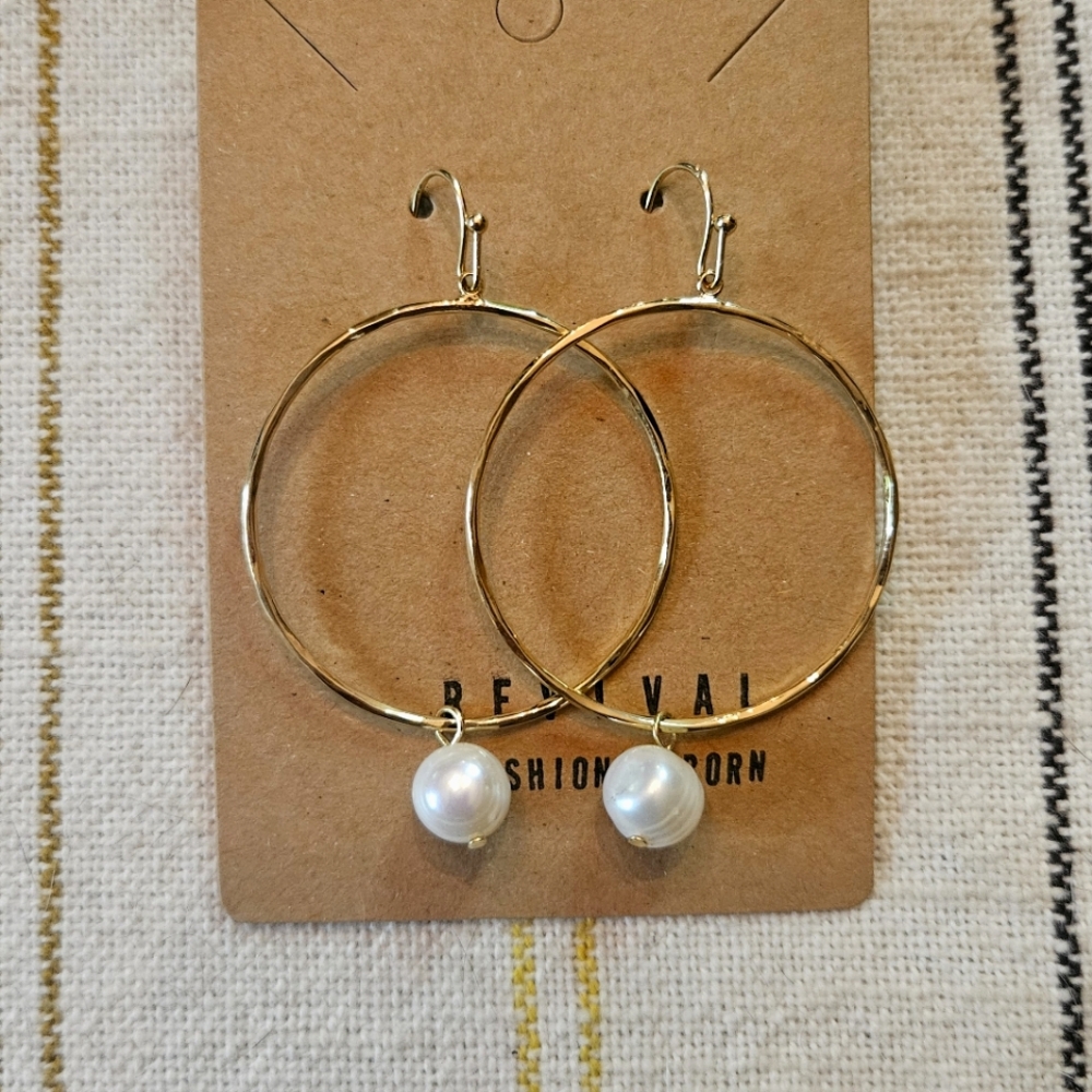 Gold hoop pearl earrings